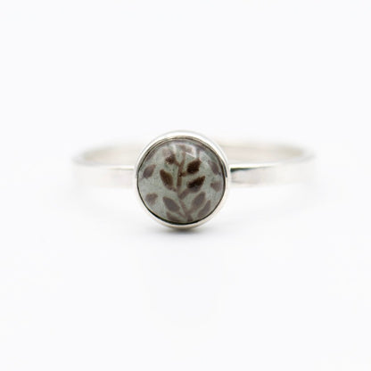 Sterling silver ring featuring a hand-painted round cabochon glass, adorned with a climbing plant motif. Simple high-polished ring band 