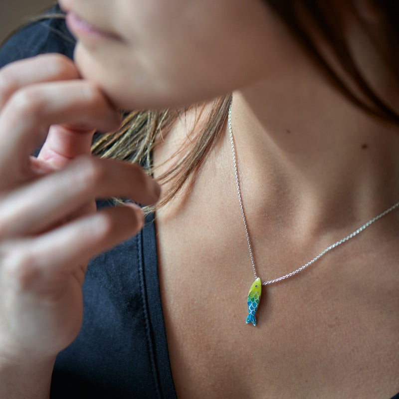 Small glass enamel cloisonné fish, applied on fine silver, accompanied by a delicate 45 cm sterling silver chain with an additional 5 cm for size adjustment. Light blue and yellow fish.